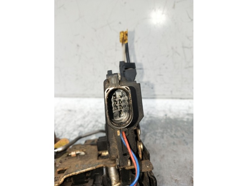 Recambio de motor cierre centralizado trasero derecho para audi a6 c5 (4b2, 4b4) 2.5 tdi referencia OEM IAM  5P 
