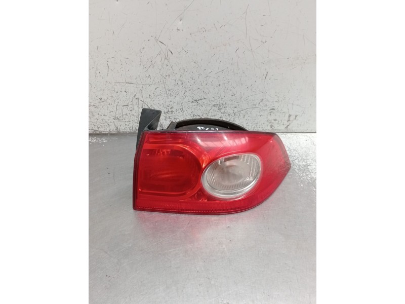 Recambio de piloto trasero derecho para renault laguna ii (bg0/1_) 1.9 dci (bg1a, bg1v) referencia OEM IAM   