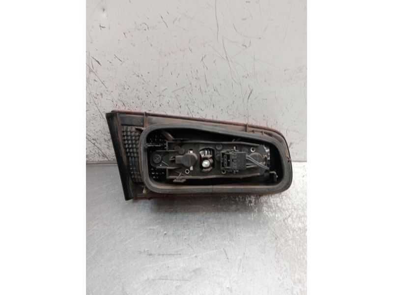 Recambio de piloto trasero derecho interior para renault laguna ii (bg0/1_) 1.9 dci (bg1a, bg1v) referencia OEM IAM   