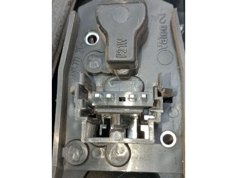 Recambio de piloto trasero derecho interior para renault laguna ii (bg0/1_) 1.9 dci (bg1a, bg1v) referencia OEM IAM   