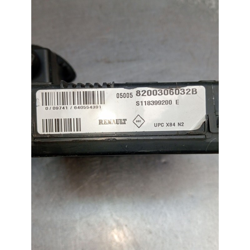 Recambio de caja reles / fusibles para renault scénic ii (jm0/1_) 1.5 dci (jm02, jm13) referencia OEM IAM 8200306032B S118399200