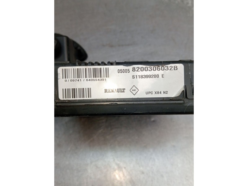 Recambio de caja reles / fusibles para renault scénic ii (jm0/1_) 1.5 dci (jm02, jm13) referencia OEM IAM 8200306032B S118399200