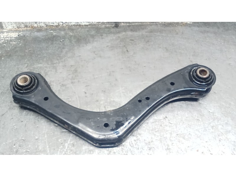 Recambio de brazo suspension superior trasero izquierdo para hyundai i30 (pde, pd, pden) 2.0 n referencia OEM IAM 55100G4AA0  