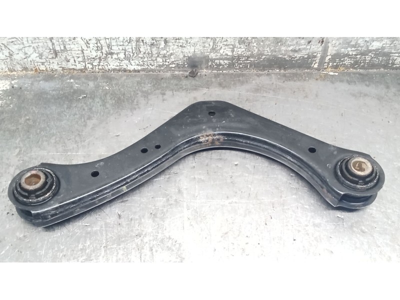 Recambio de brazo suspension superior trasero derecho para hyundai i30 (pde, pd, pden) 2.0 n referencia OEM IAM 55101G4AA0  