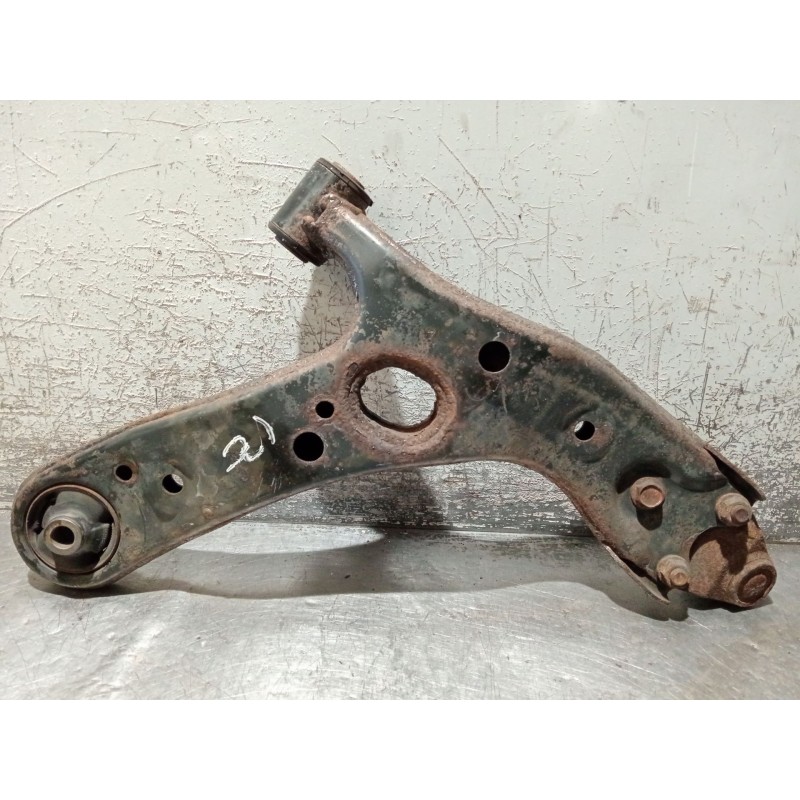 Recambio de brazo suspension inferior delantero izquierdo para toyota avensis sedán (_t27_) 2.0 d-4d (adt270_) referencia OEM IA