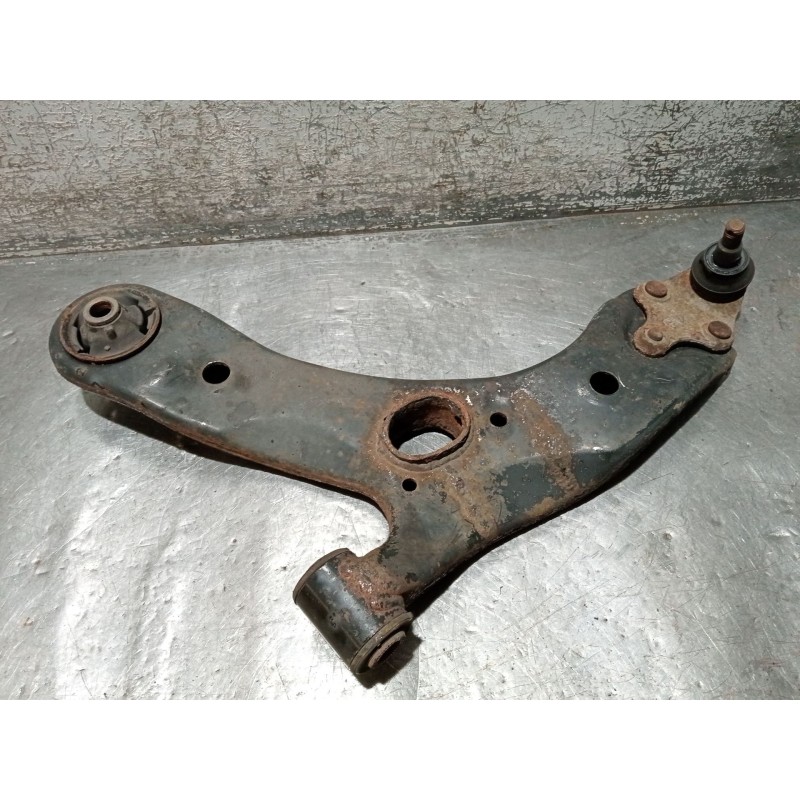 Recambio de brazo suspension inferior delantero izquierdo para toyota avensis sedán (_t27_) 2.0 d-4d (adt270_) referencia OEM IA