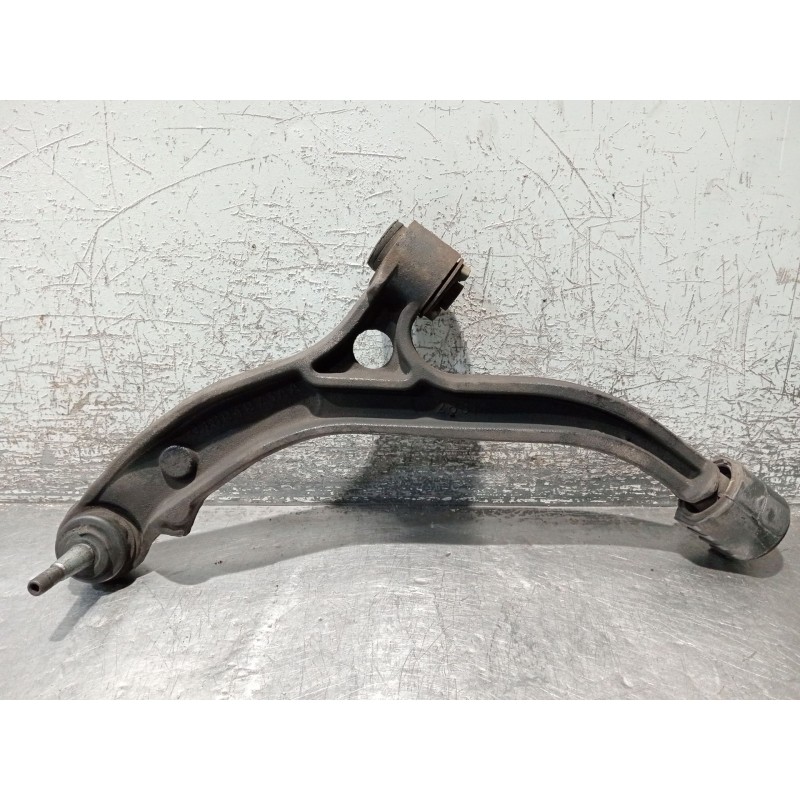 Recambio de brazo suspension inferior delantero izquierdo para chrysler voyager iv (rg, rs) 2.8 crd referencia OEM IAM 04694973A