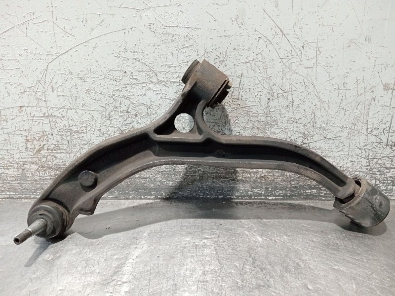 Recambio de brazo suspension inferior delantero izquierdo para chrysler voyager iv (rg, rs) 2.8 crd referencia OEM IAM 04694973A
