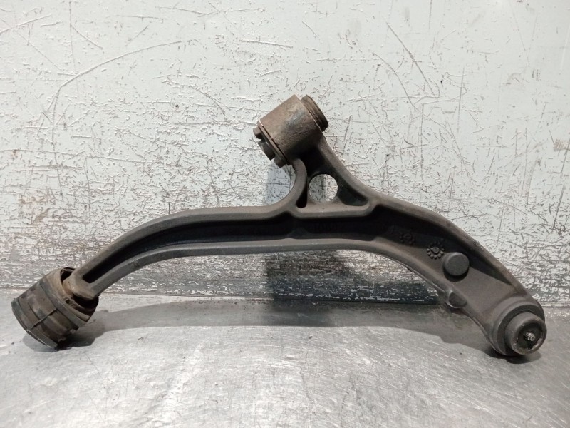 Recambio de brazo suspension inferior delantero izquierdo para chrysler voyager iv (rg, rs) 2.8 crd referencia OEM IAM 04694973A