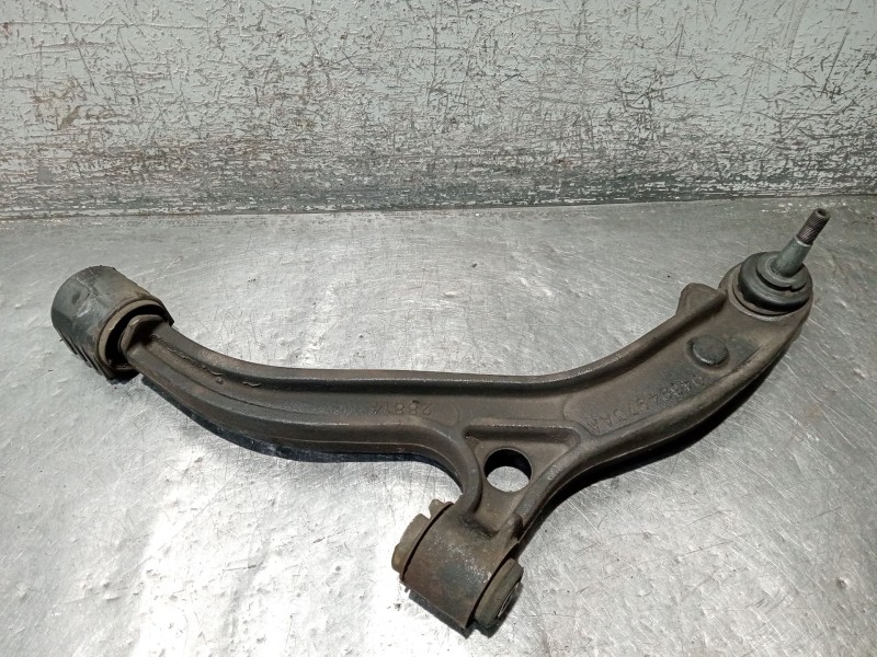 Recambio de brazo suspension inferior delantero izquierdo para chrysler voyager iv (rg, rs) 2.8 crd referencia OEM IAM 04694973A