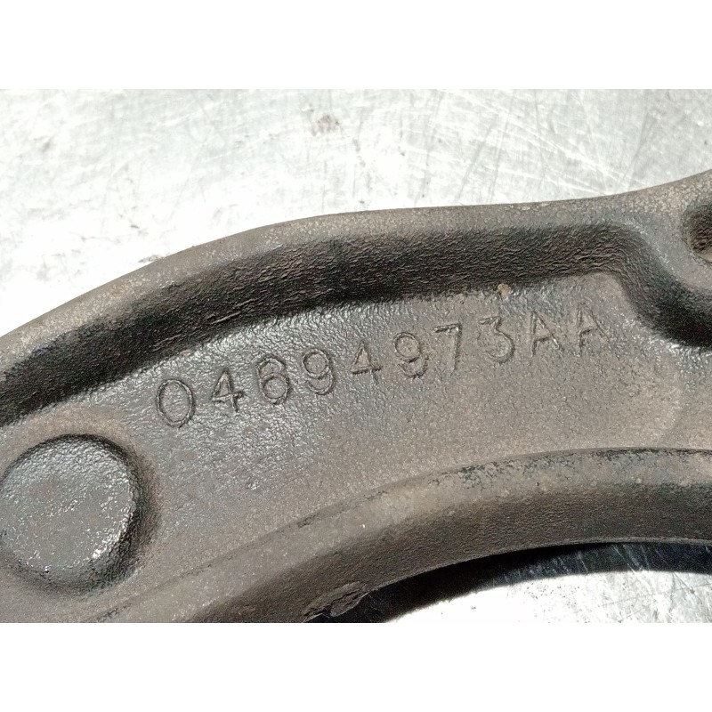 Recambio de brazo suspension inferior delantero izquierdo para chrysler voyager iv (rg, rs) 2.8 crd referencia OEM IAM 04694973A