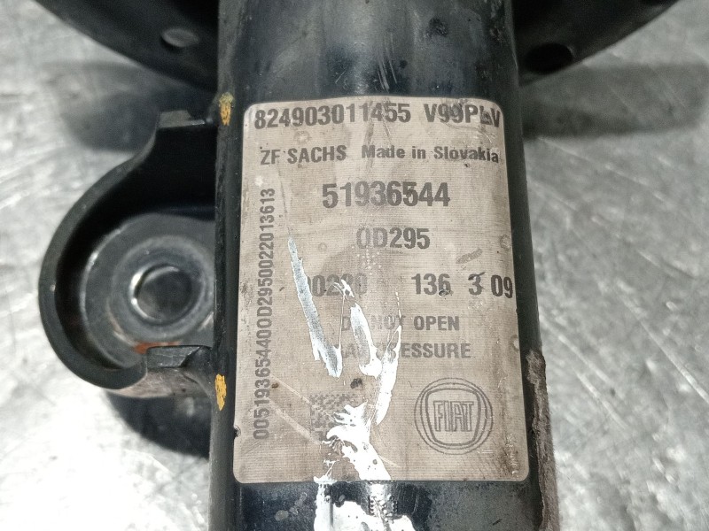Recambio de amortiguador delantero derecho para fiat 500l (351_, 352_) 1.3 d multijet (199lxy1a, 199lxy11) referencia OEM IAM 51