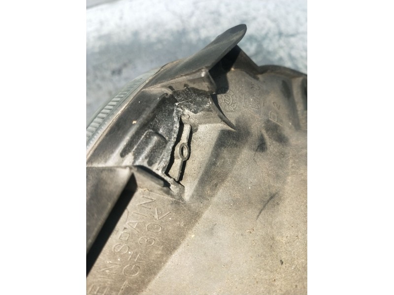 Recambio de faro derecho para volkswagen golf iv (1j1) 1.6 referencia OEM IAM 1J1941016C 67736940 VER FOTOS