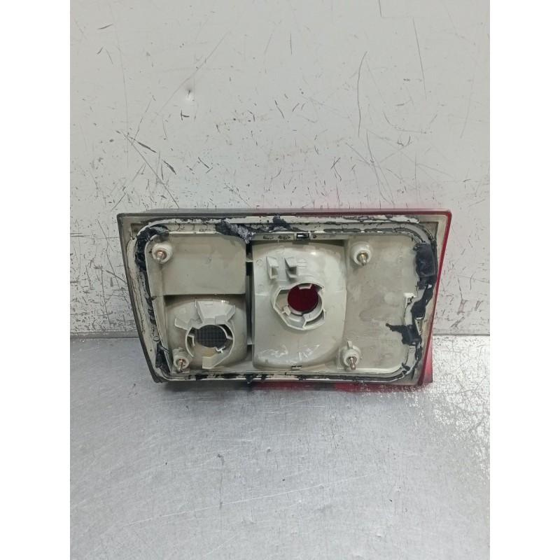 Recambio de piloto trasero derecho interior para audi 80 b4 sedán (8c2) 1.9 tdi referencia OEM IAM 8A09450931  