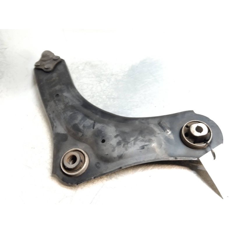 Recambio de brazo suspension inferior delantero izquierdo para renault megane iii coupe 1.6 16v referencia OEM IAM   