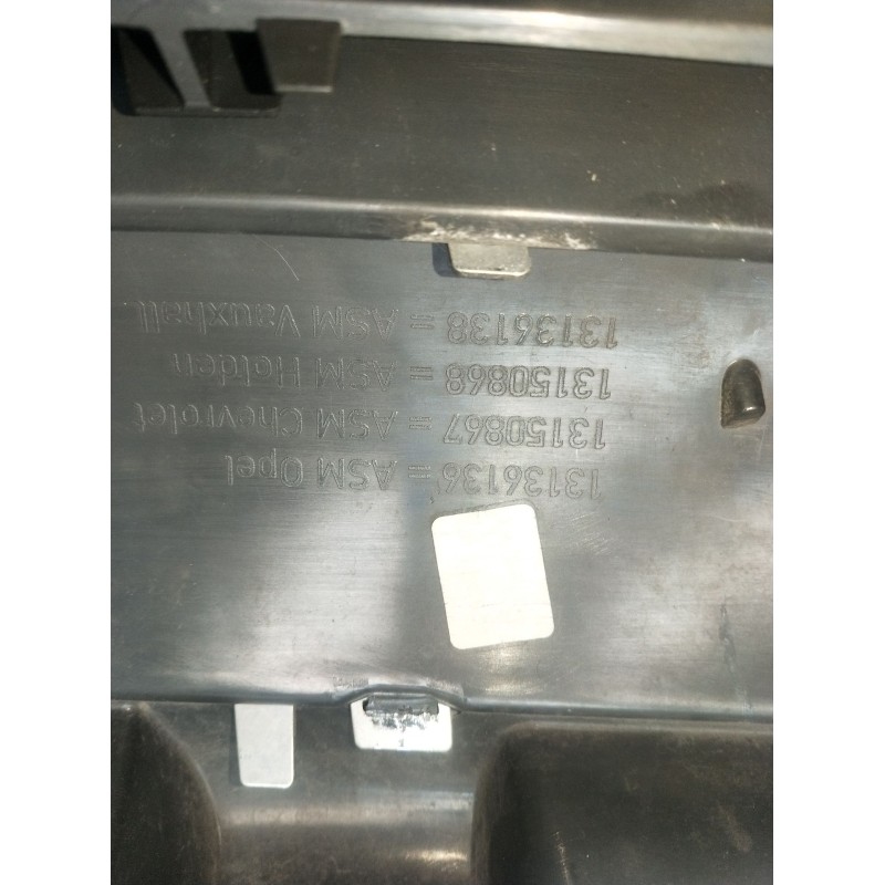 Recambio de rejilla delantera para opel zafira / zafira family b (a05) 1.7 cdti (m75) referencia OEM IAM 13136136 13150867 