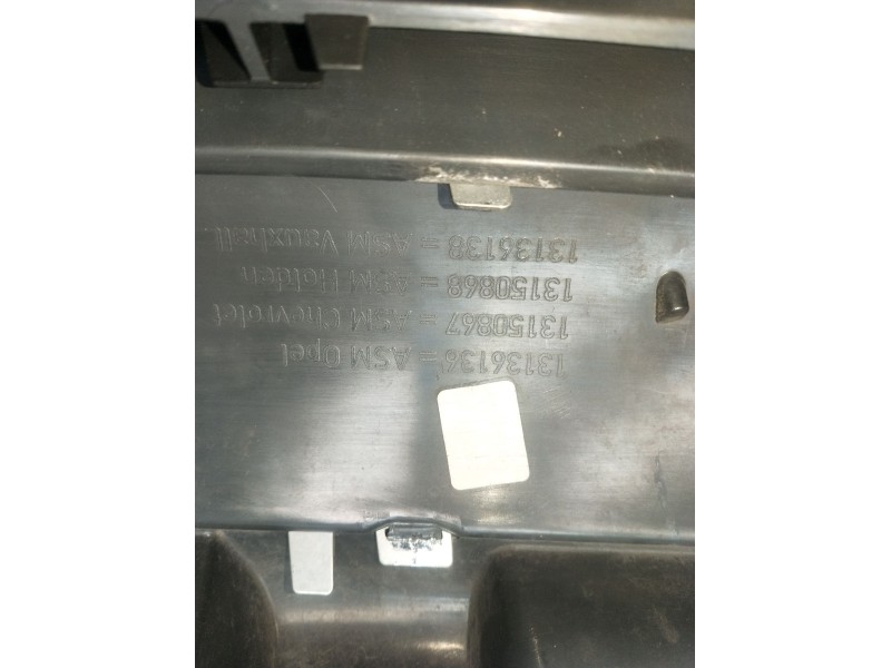 Recambio de rejilla delantera para opel zafira / zafira family b (a05) 1.7 cdti (m75) referencia OEM IAM 13136136 13150867 