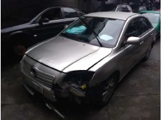 toyota avensis berlina (t25) del año 2003