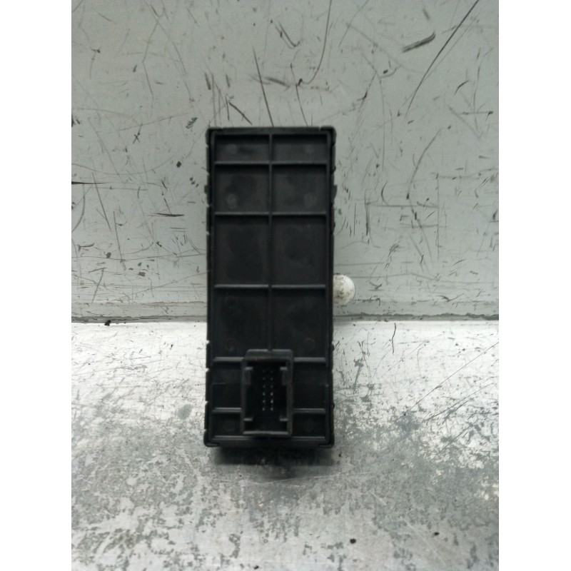 Recambio de mando elevalunas delantero izquierdo para fiat 500l (351_, 352_) 1.3 d multijet (199lxy1a, 199lxy11) referencia OEM 