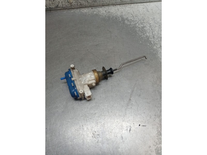 Recambio de motor cierre centralizado delantero derecho para audi 80 b4 sedán (8c2) 1.9 tdi referencia OEM IAM 8A0862153 5P 