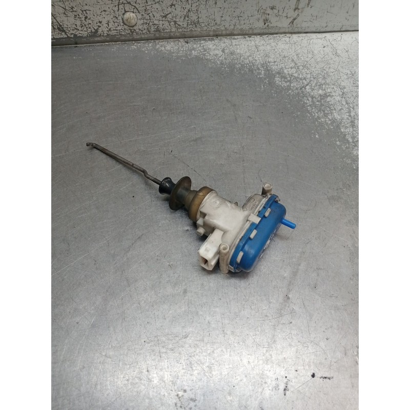 Recambio de motor cierre centralizado delantero derecho para audi 80 b4 sedán (8c2) 1.9 tdi referencia OEM IAM 8A0862153 5P 