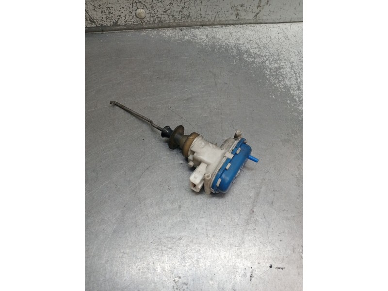 Recambio de motor cierre centralizado delantero derecho para audi 80 b4 sedán (8c2) 1.9 tdi referencia OEM IAM 8A0862153 5P 