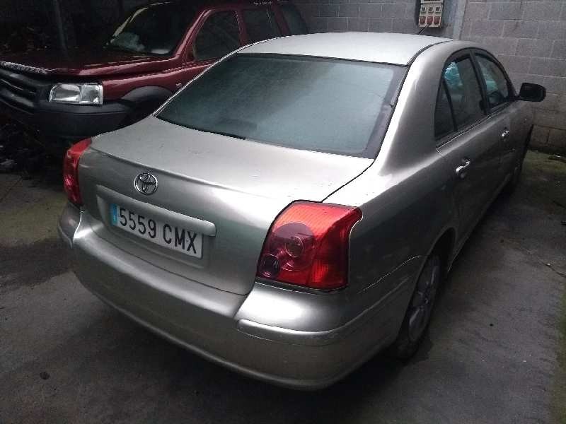 toyota avensis berlina (t25) del año 2003