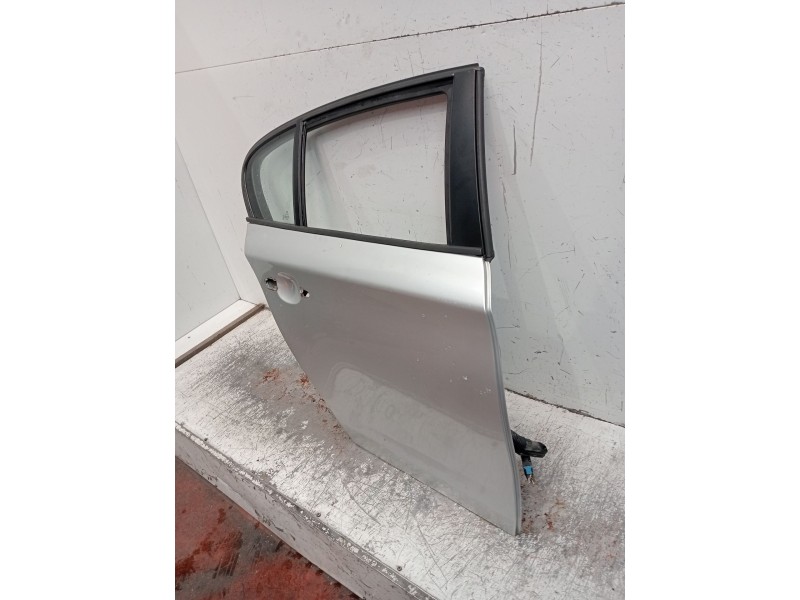 Recambio de puerta trasera derecha para bmw 1 (e87) 120 d referencia OEM IAM  5P VER FOTOS