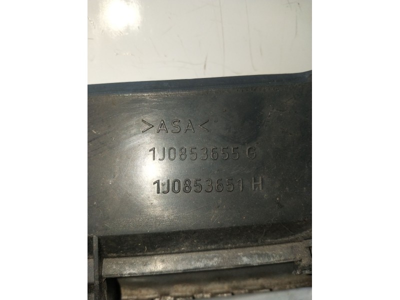 Recambio de rejilla delantera para volkswagen golf iv (1j1) 1.6 referencia OEM IAM 1J0853655G 1J0853651H 