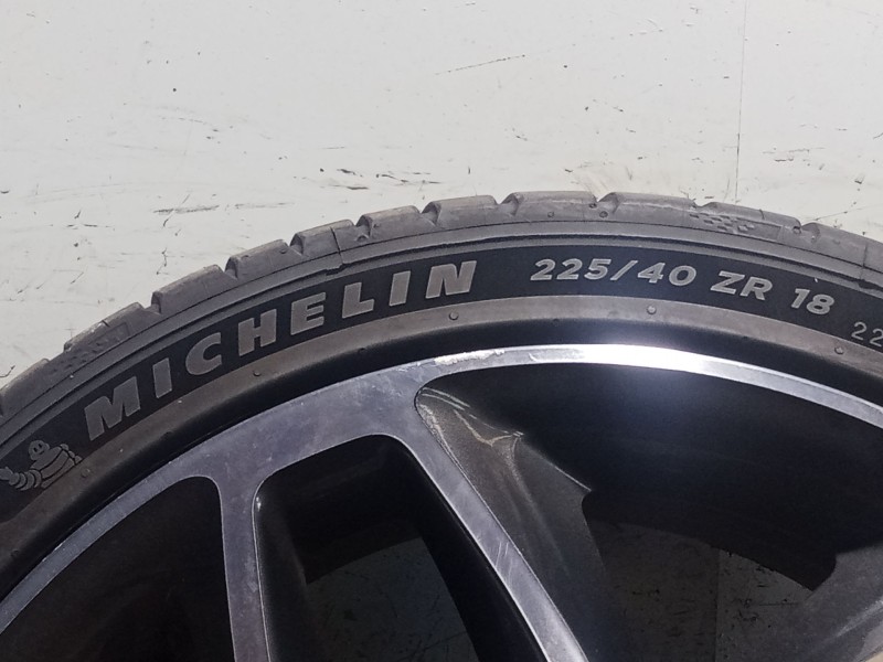 Recambio de juego llantas para kia cee´d (jd) 1.6 gt referencia OEM IAM 225/40 R18 92Y  