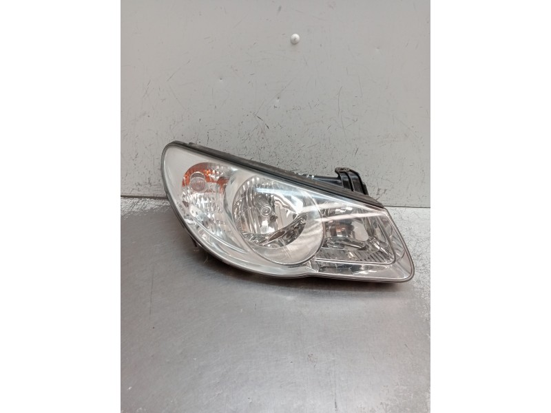Recambio de faro derecho para hyundai elantra iii sedán (xd) 1.6 referencia OEM IAM   