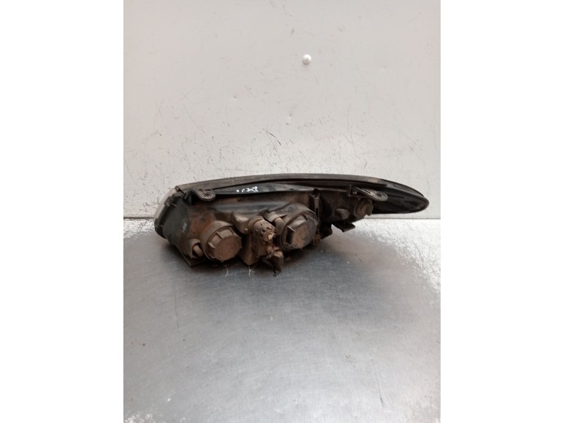Recambio de faro derecho para hyundai elantra iii sedán (xd) 1.6 referencia OEM IAM   