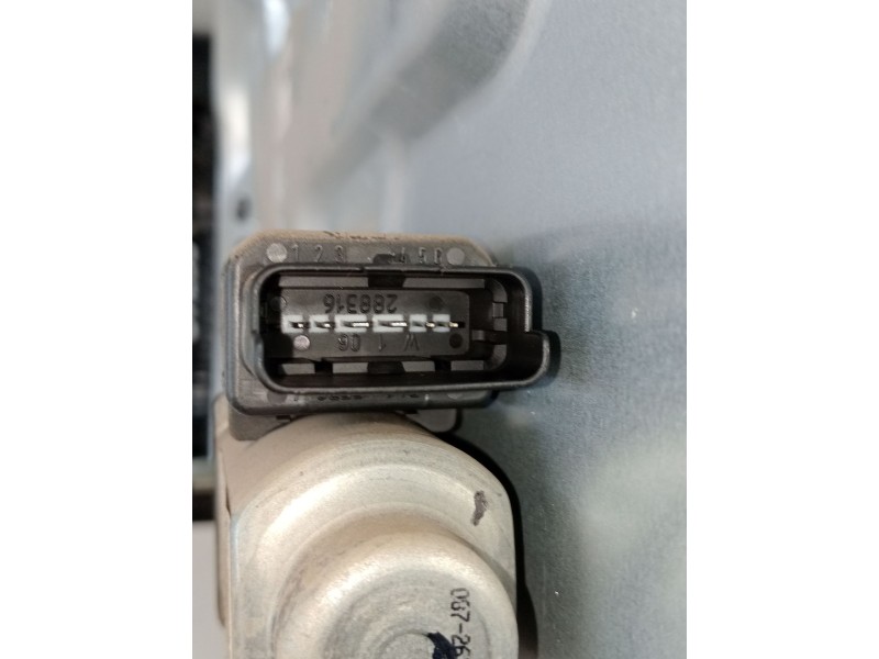 Recambio de elevalunas delantero izquierdo para hyundai elantra iii sedán (xd) 1.6 referencia OEM IAM 824702H010XM 5P 