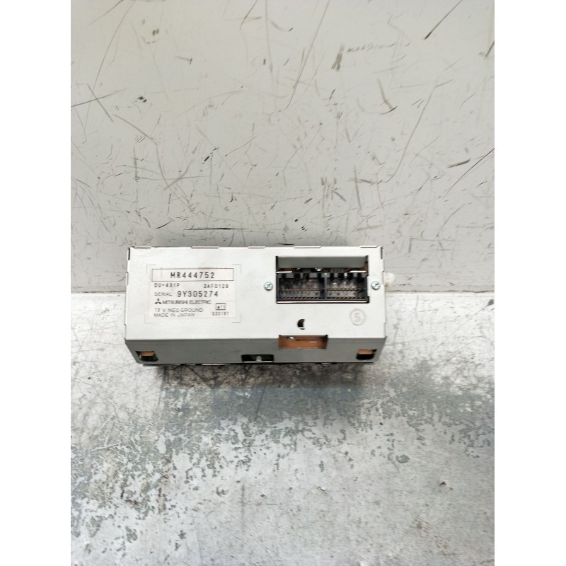 Recambio de pantalla multifuncion para mitsubishi montero io i (h6_w, h7_w) 1.8 gdi (h66w, h76w) referencia OEM IAM MR444752 9Y3