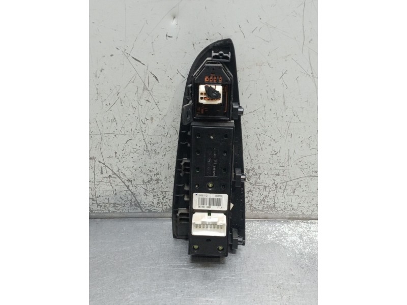 Recambio de mando elevalunas delantero izquierdo para hyundai elantra iii sedán (xd) 1.6 referencia OEM IAM 935702H0109P  
