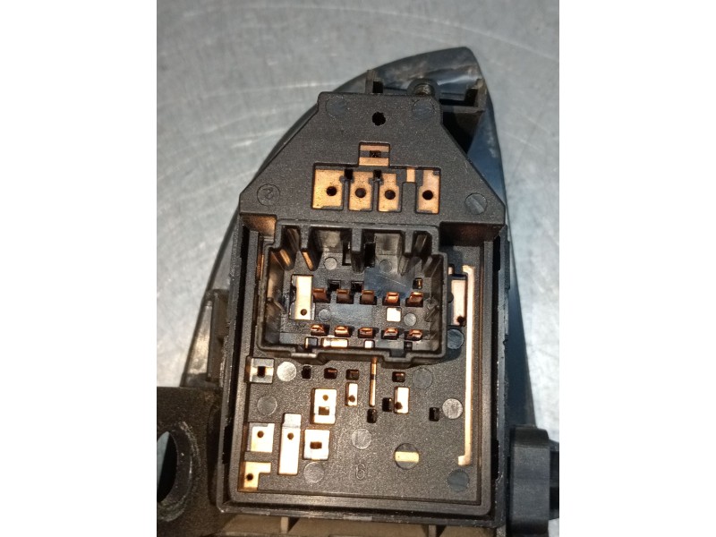 Recambio de mando elevalunas delantero izquierdo para hyundai elantra iii sedán (xd) 1.6 referencia OEM IAM 935702H0109P  