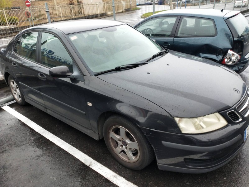 saab 9-3 berlina del año 2004