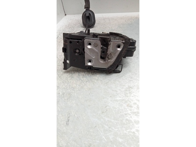 Recambio de motor cierre centralizado trasero derecho para renault zoe entry referencia OEM IAM 825029017R  