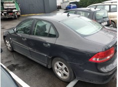 saab 9-3 berlina del año 2004 2