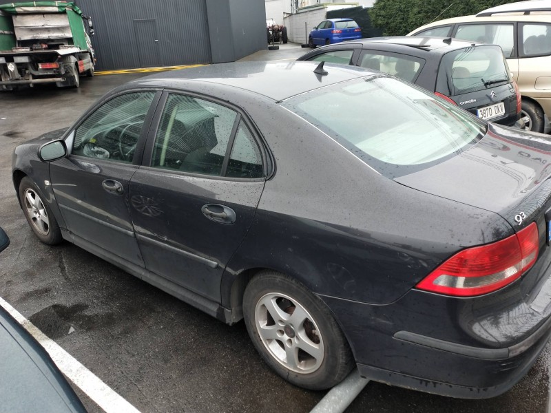 saab 9-3 berlina del año 2004