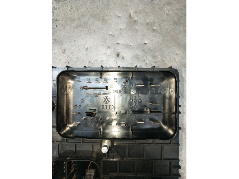 Recambio de caja reles / fusibles para skoda octavia ii (1z3) 1.9 tdi referencia OEM IAM 0521192920E  