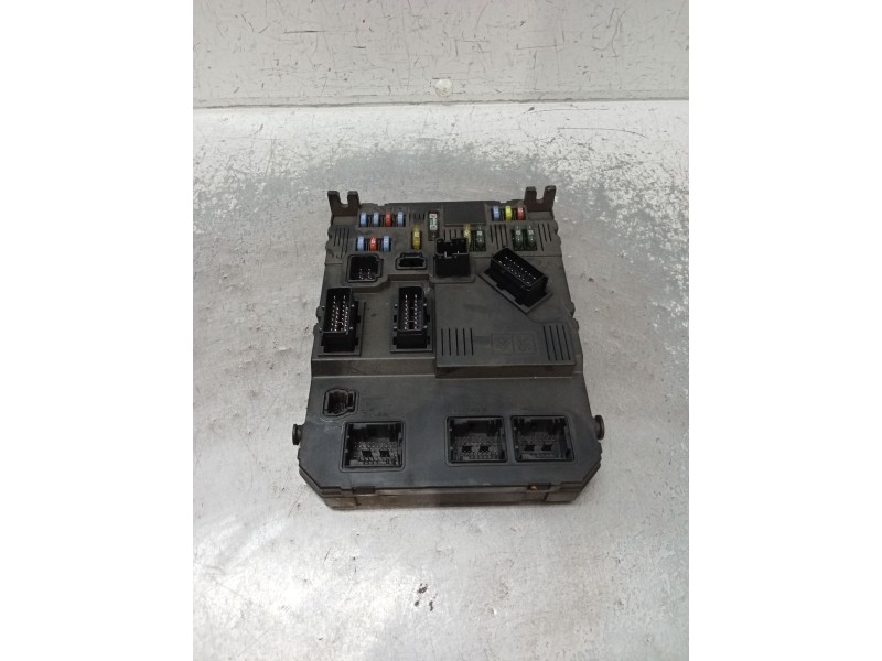 Recambio de caja reles / fusibles para peugeot 407 sw (6e_, 6d_) 2.0 hdi 135 referencia OEM IAM 9655708380 BSIS0200 S120104700L