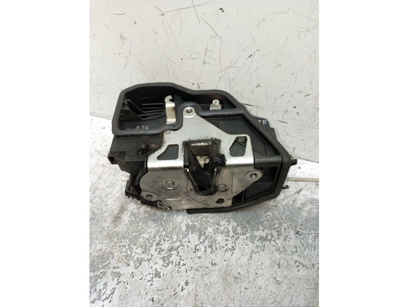 Recambio de motor cierre centralizado trasero derecho para bmw 1 (e87) 120 d referencia OEM IAM 7167076 5P 