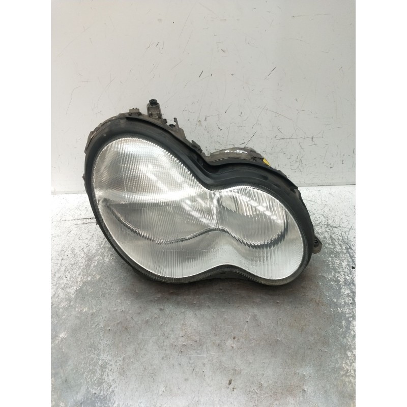Recambio de faro derecho para mercedes-benz clase c t-model (s203) c 270 cdi (203.216) referencia OEM IAM A2038200261  