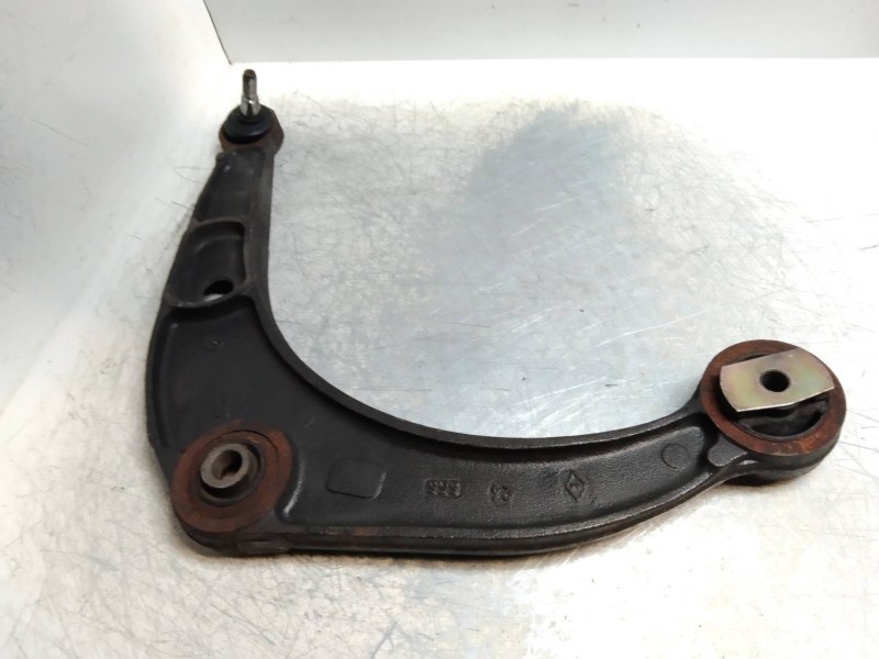 Recambio de brazo suspension inferior delantero derecho para renault safrane (b54) 2.2 dt (b54g) referencia OEM IAM   