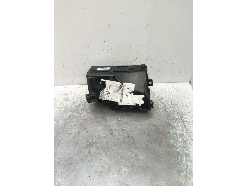 Recambio de caja reles / fusibles para ford focus iii 1.5 tdci referencia OEM IAM F1FT14K733HHC  