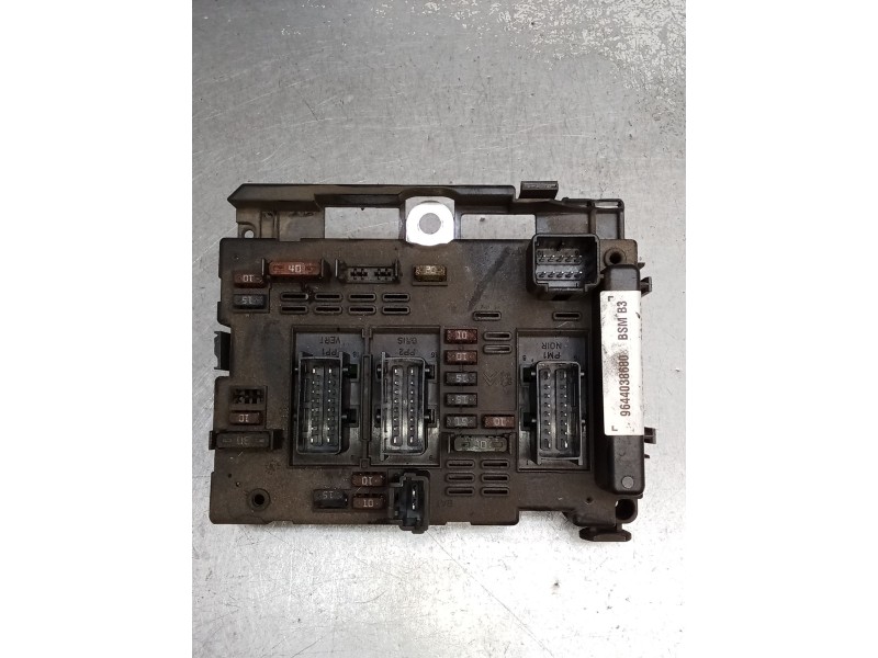 Recambio de caja reles / fusibles para citroën xsara (n1) 2.0 hdi 90 referencia OEM IAM 9644038680 13860856 