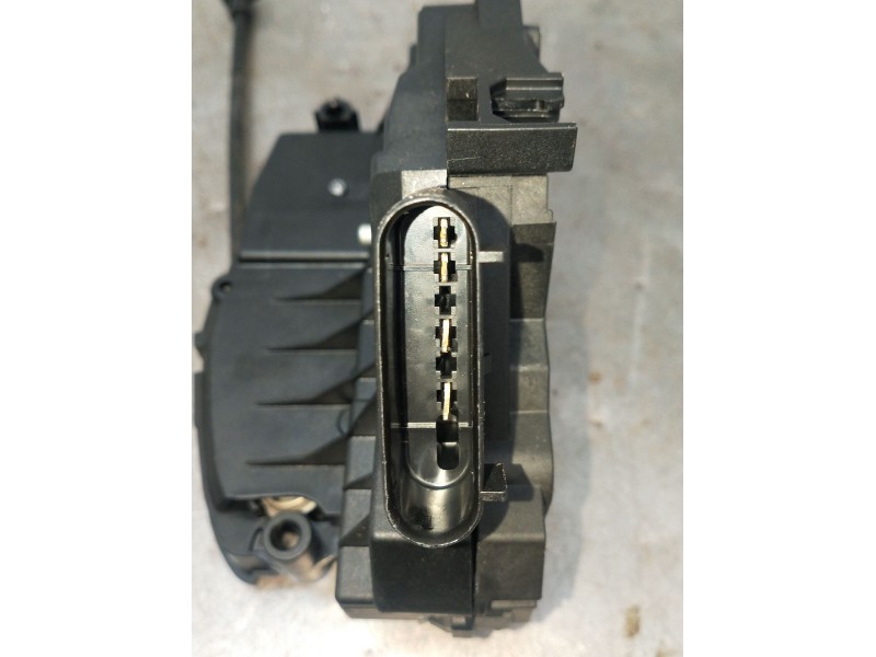 Recambio de motor cierre centralizado trasero derecho para ford focus iii 1.5 tdci referencia OEM IAM 921764107 BM5AA26412AH 5P