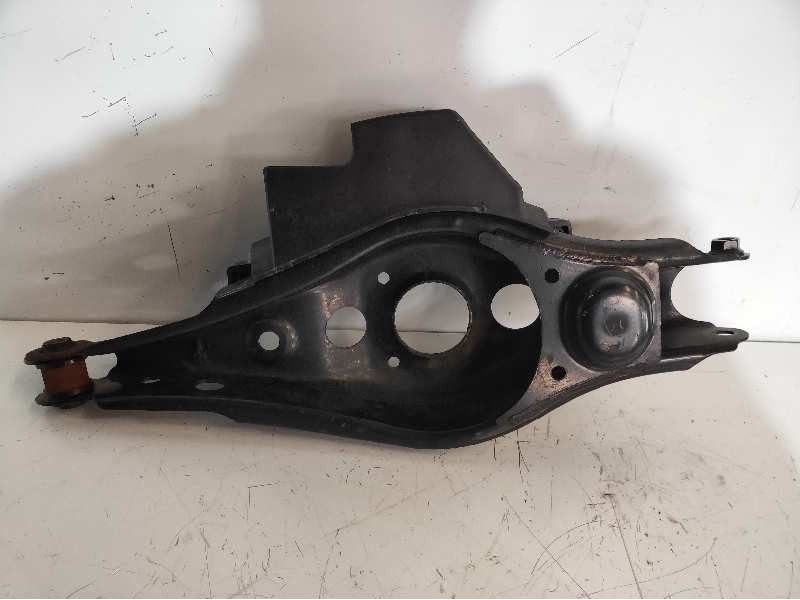 Recambio de brazo suspension inferior trasero derecho para toyota rav 4 advance hybrid referencia OEM IAM   4877042040