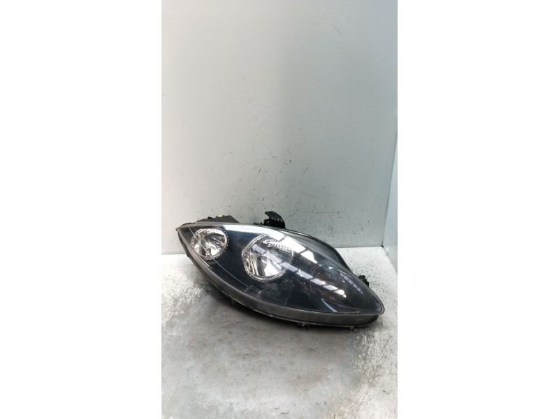 Recambio de faro derecho para seat leon (1p1) 1.4 tsi referencia OEM IAM   